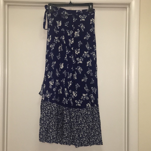 Navy floral wrap skirt - Picture 3 of 4